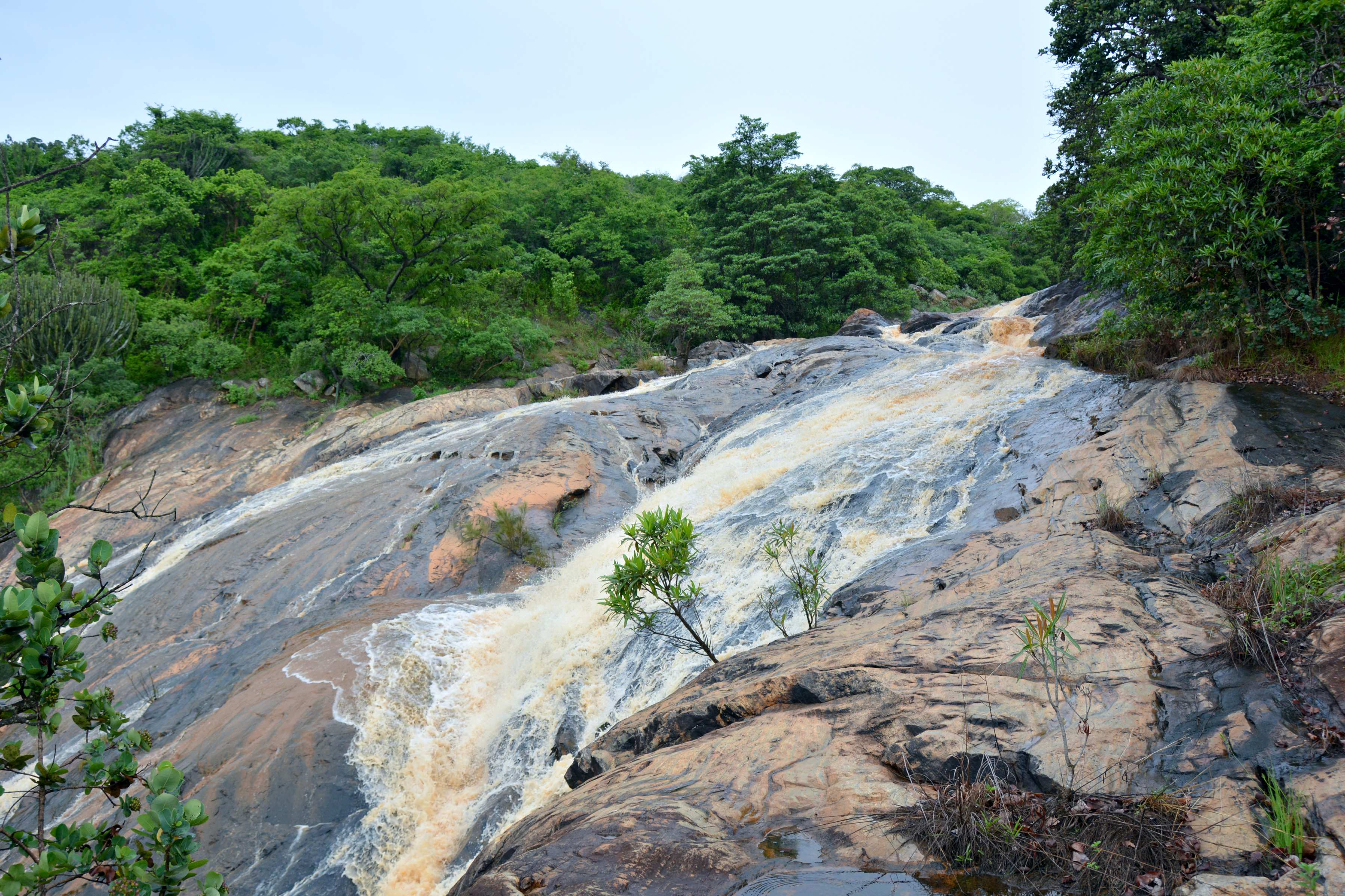 Das älteste Gestein der Welt am Phophonyane Wasserfall in Piggs Peak