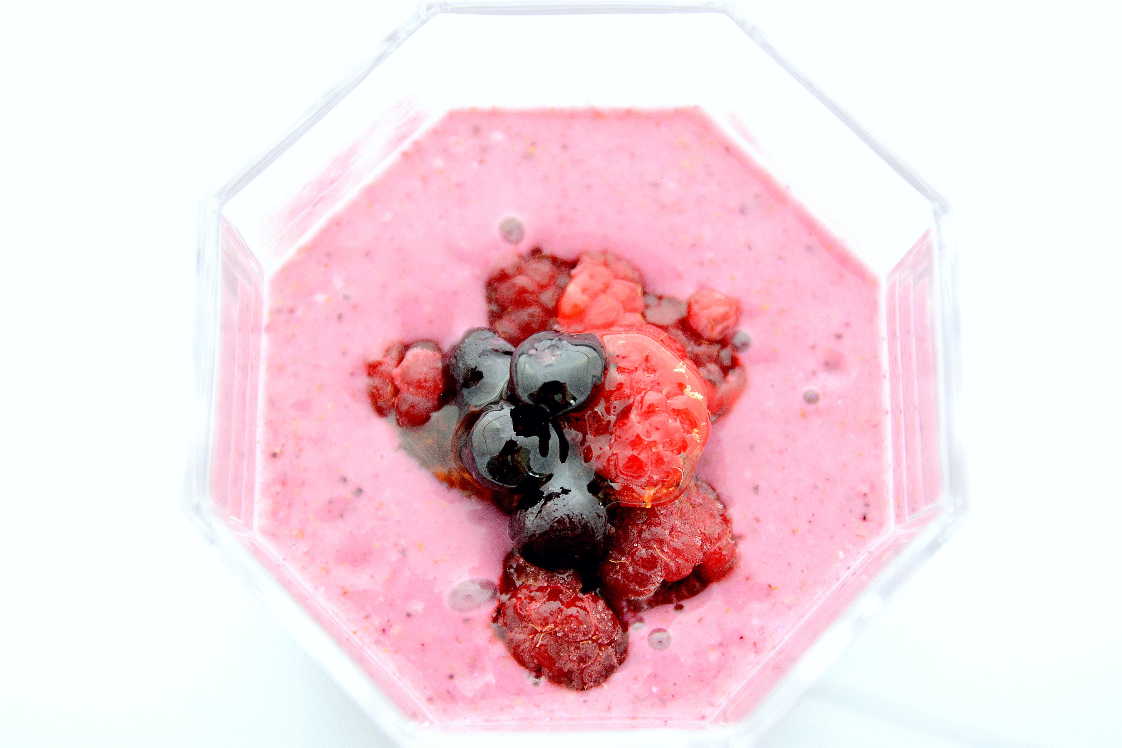 Healthy Breakfast: Berry-Oat-Smoothie