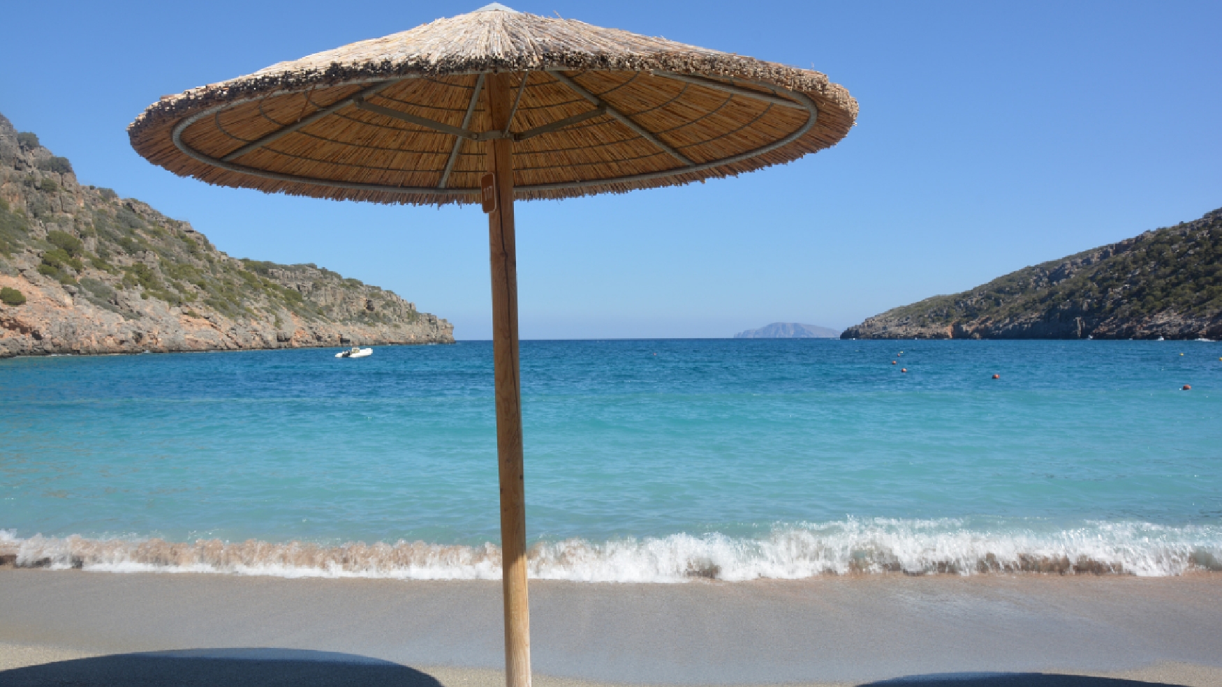 Hotelstrand des Daios Cove auf Kreta