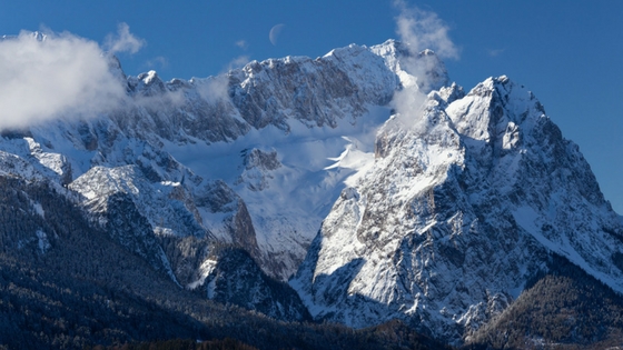 7 Winterausflüge: Die bekannte Zugspitze (Bildquelle: © outdoorpixel / Fotolia.com)
