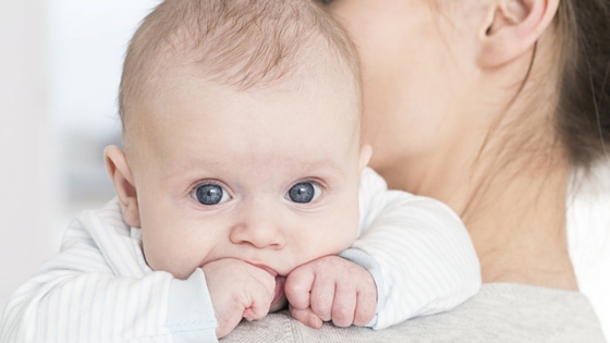 Mittwochsmoment: Wie soll Frau das alles schaffen?!? 4 frau20mit20baby20auf20dem20arm1