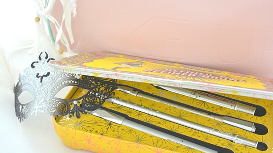 Newies vom Juli: MAC, Benefit, NYX & p2 4 benefit brow kit nahaufnahme1