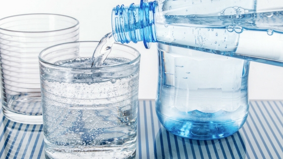 9 Dinge, die schlechte Haut verursachen 8 zu wenig trinken1