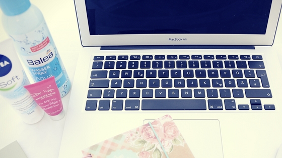 Blog Love <3 – 10 Dinge, die ich am Bloggen liebe 4 BlogLove laptop notizbuch und beauty1