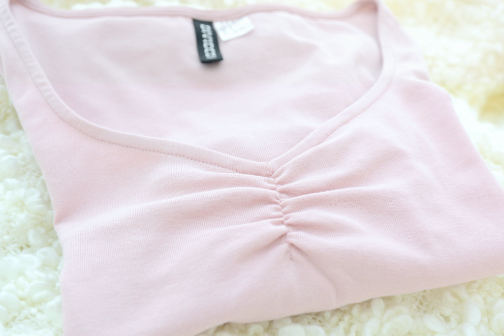 Valentine's Day Makeup: Styling für den Valentinstag 6 valebntinstag cropped top1