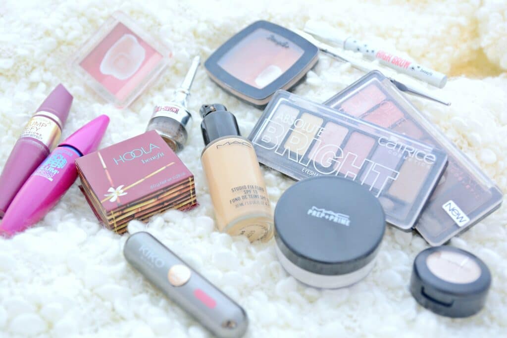 Valentine's Day Makeup: Styling für den Valentinstag 2 valentinstag makeup produkte1
