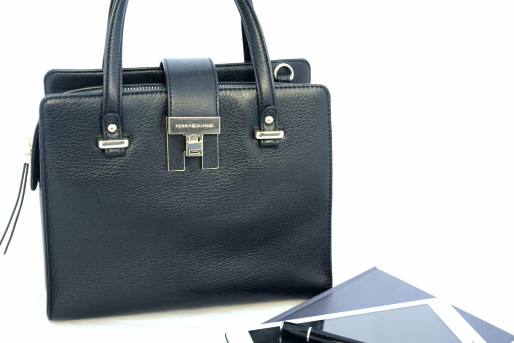 5 Fashion Must Haves for your Business Outfit + Verlosung! 7 business outfit must haves tasche1