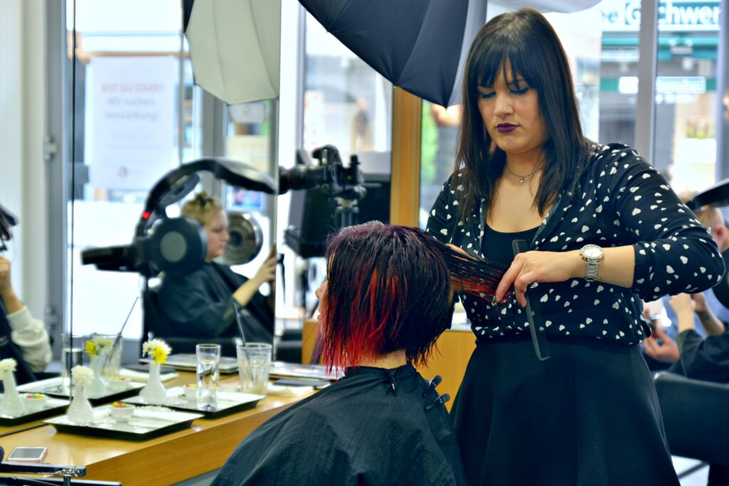 Das große Umstyling bei Scissorys Heilbronn + Styling Tipps 18 scissorys umstyling friseurin am model marina1
