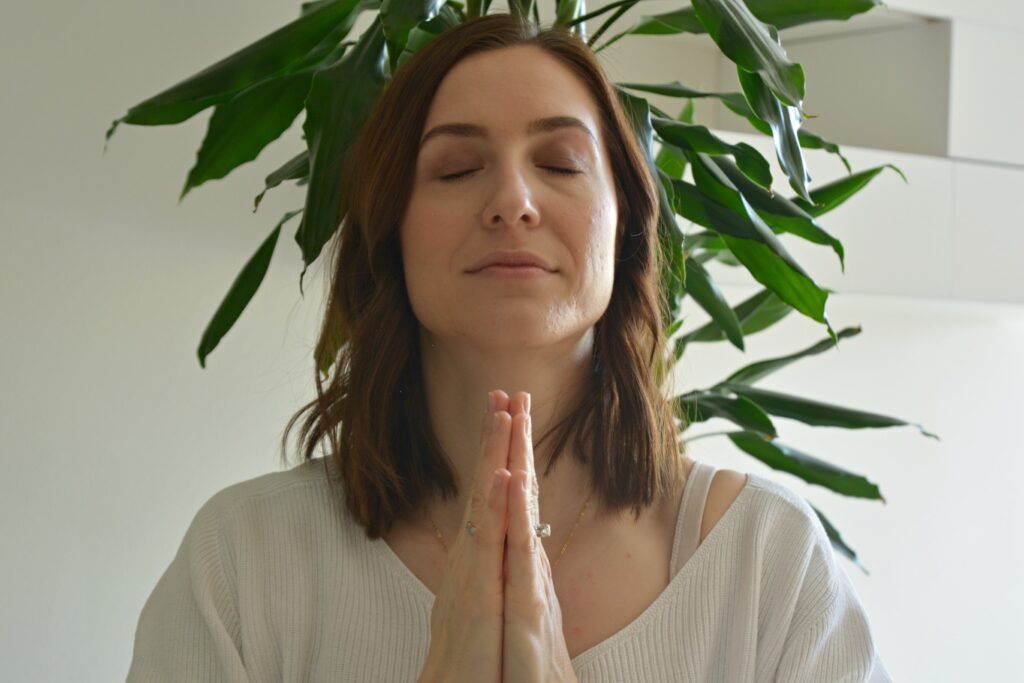 Meditation bei Hashimoto I So kannst du dir selbst helfen 3 Meditation bei hashimoto 8 2 min1